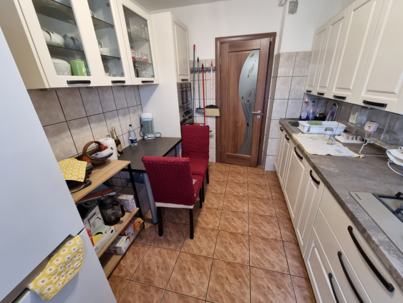 Ultracentral- 3 camere- două băi- mobilat și utilat- etaj 2