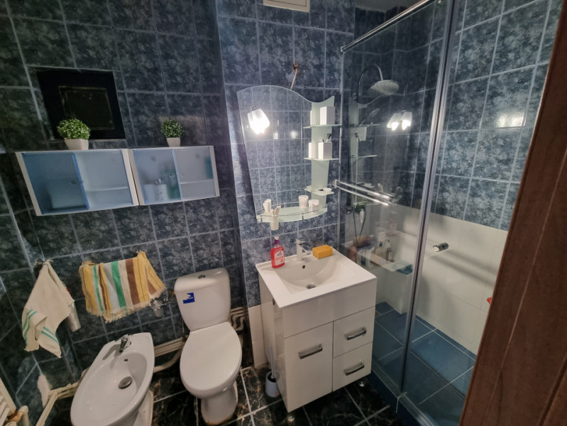 Ultracentral- 3 camere- două băi- mobilat și utilat- etaj 2