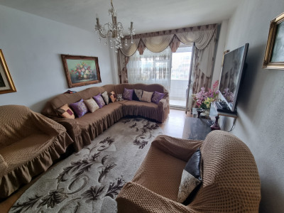 Ultracentral- 3 camere- două băi- mobilat și utilat- etaj 2
