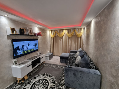 Apartament de lux- mobilat și utilat- are și rățuște 