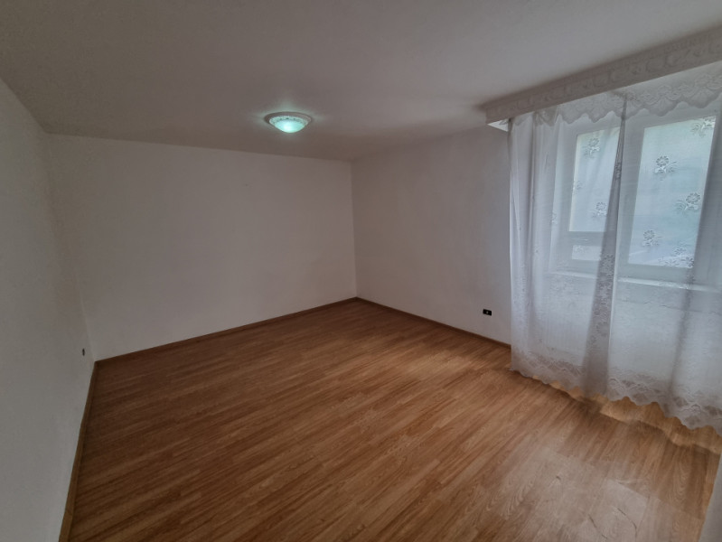 Zona Orizont- 2 camere decomandate- pentru birou sau salon