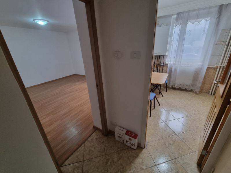 Zona Orizont- 2 camere decomandate- pentru birou sau salon