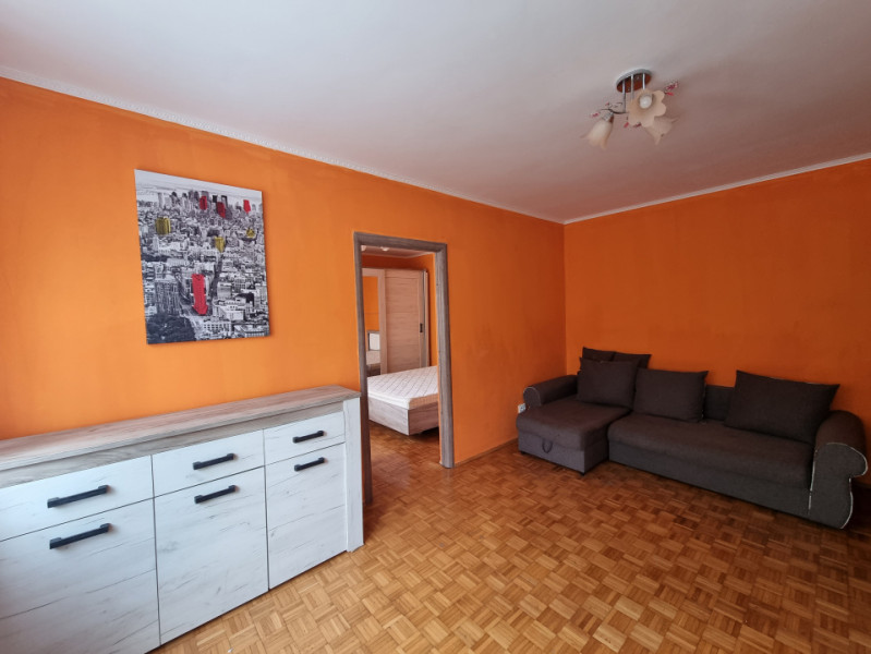 Centru- 2 camere- etaj 2- cu parc și grădiniță lângă bloc