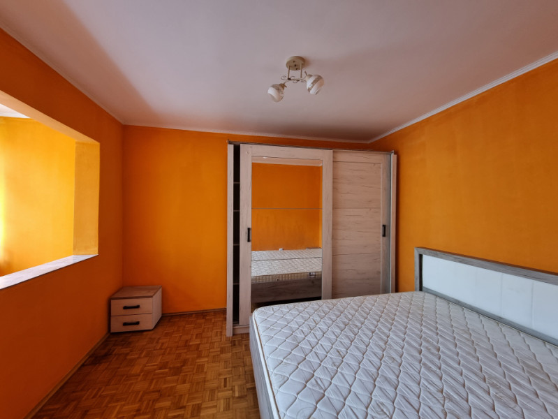 Centru- 2 camere- etaj 2- cu parc și grădiniță lângă bloc