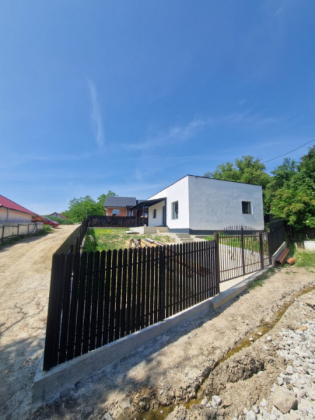 Casa Mărgineni - încălzire pardoseala,  toate utilitățile, finalizata 2025