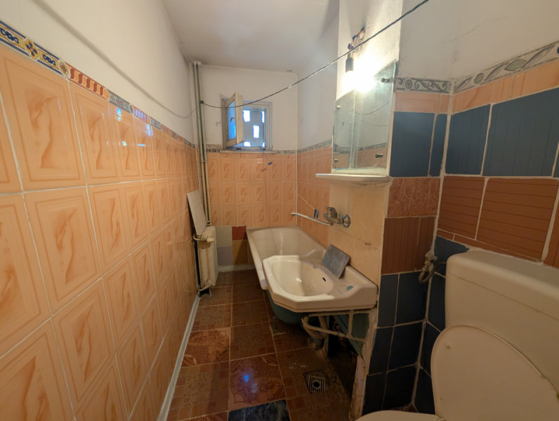 Etaj 2, zona Cornisa- apartament cu balcon închis