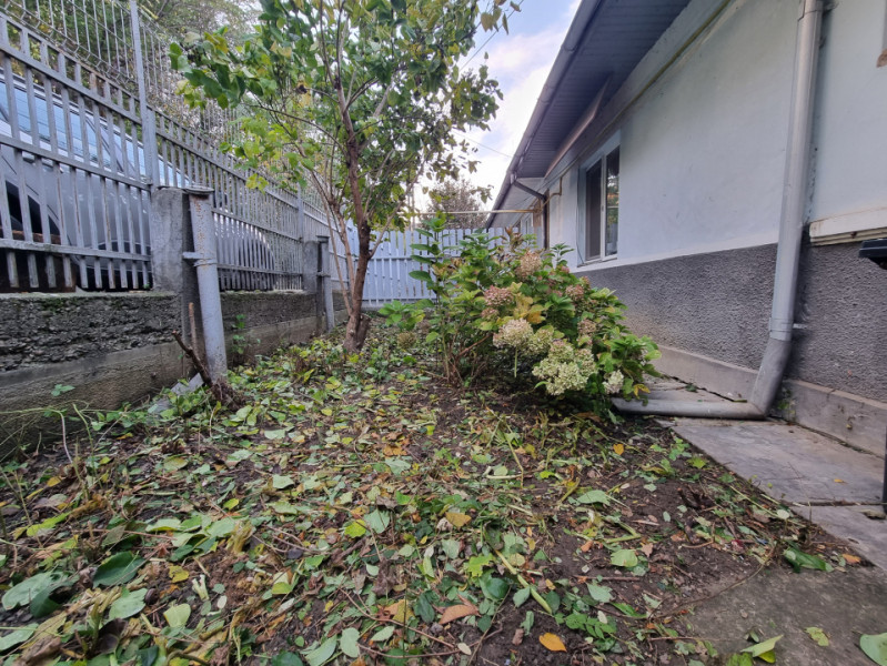 REZERVAT- Casa + teren, Zona Mioritei - Bacau