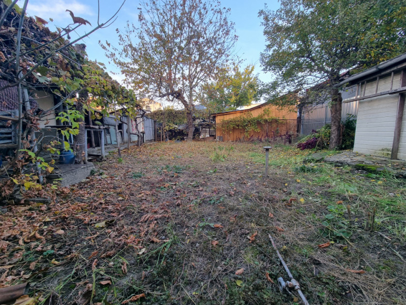 REZERVAT- Casa + teren, Zona Mioritei - Bacau