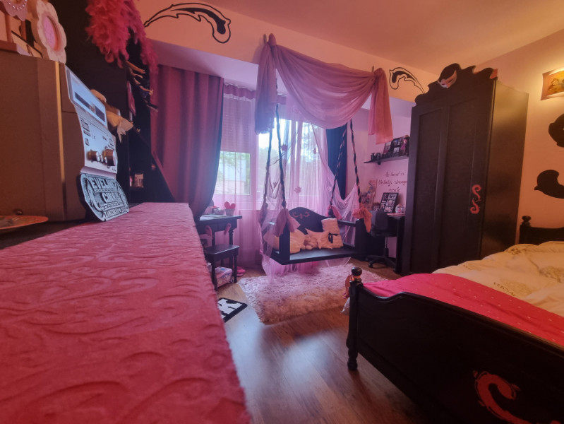 Apartament-spectacol! 3 camere decomandate, etaj 1, zonă centrală 
