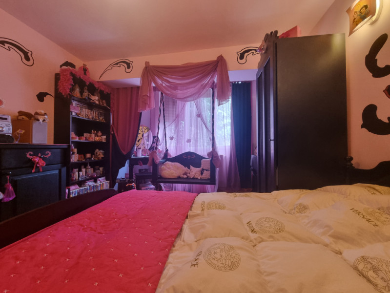 Apartament-spectacol! 3 camere decomandate, etaj 1, zonă centrală 