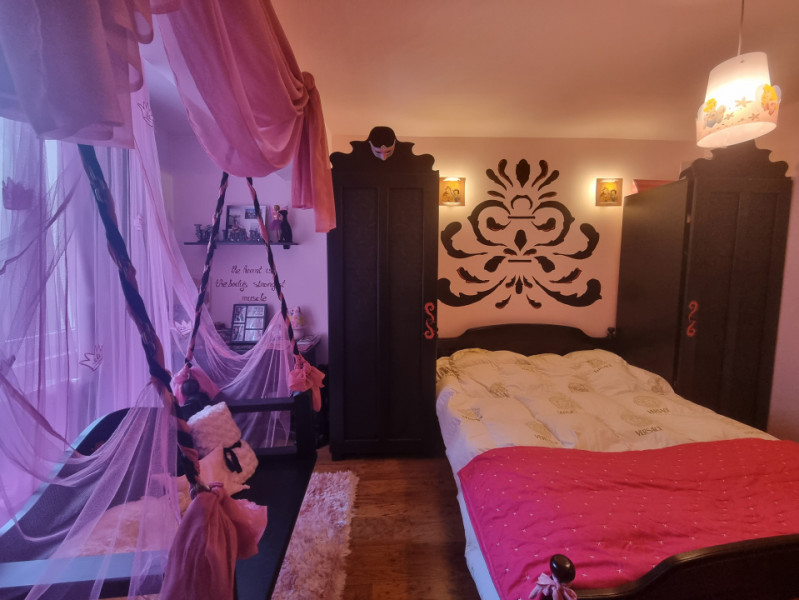 Apartament-spectacol! 3 camere decomandate, etaj 1, zonă centrală 