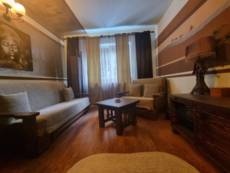 Apartament-spectacol! 3 camere decomandate, etaj 1, zonă centrală 