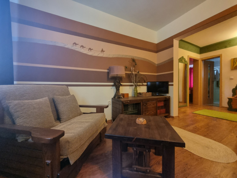 Apartament-spectacol! 3 camere decomandate, etaj 1, zonă centrală 