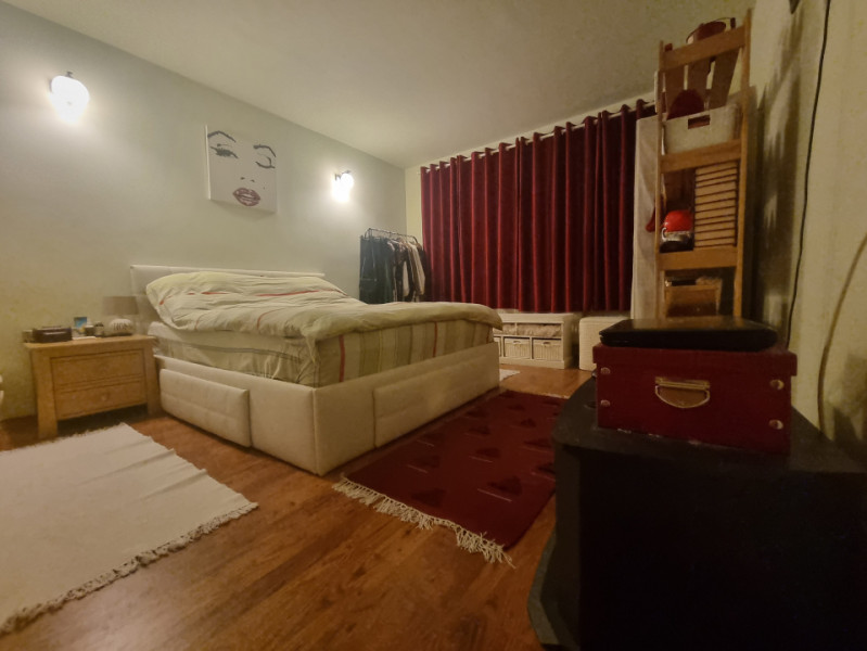 Apartament-spectacol! 3 camere decomandate, etaj 1, zonă centrală 