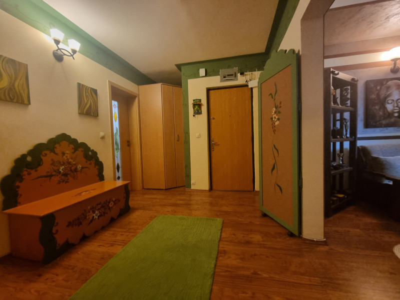 Apartament-spectacol! 3 camere decomandate, etaj 1, zonă centrală 