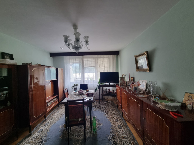 Zonă Centrală- 2 camere decomandate, etaj 1