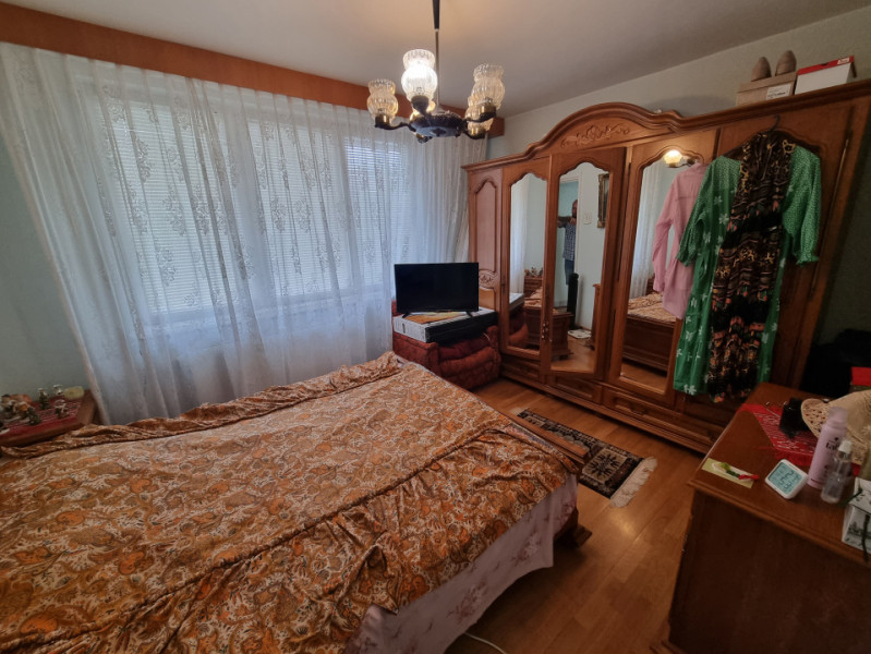 Zonă Centrală- 2 camere decomandate, etaj 1