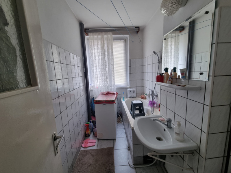 Zonă Centrală- 2 camere decomandate, etaj 1