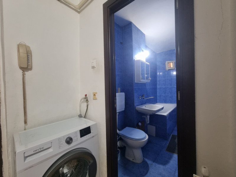 Milcov- Pompieri- Garsonieră decomandată, bloc de apartamente 