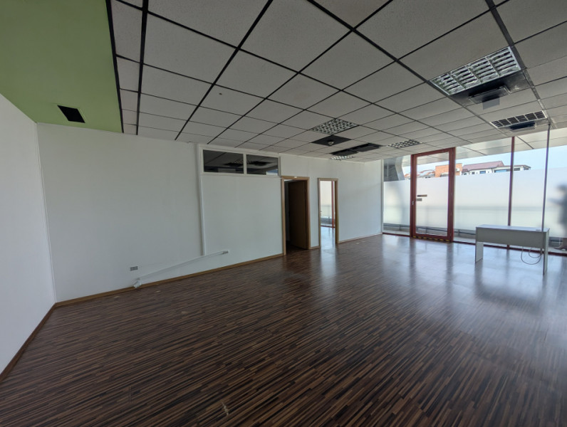 Spatiu 30AVENUE,  asigurări, consultanta , servicii 