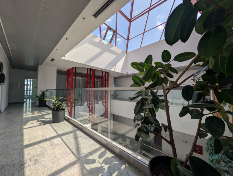 Spatiu 30AVENUE,  asigurări, consultanta , servicii, cabinete medicale