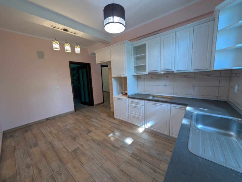 Apartament 2 camere decomandate, spatios, renovat recent + boxa 15 mp