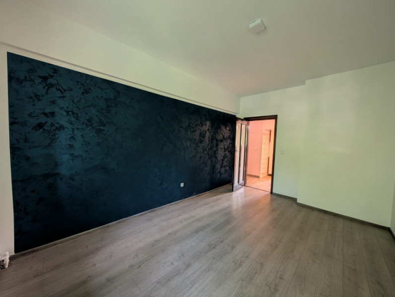 Apartament 2 camere decomandate, spatios, renovat recent + boxa 15 mp