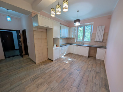 Apartament 2 camere decomandate, spatios, renovat recent + boxa 15 mp