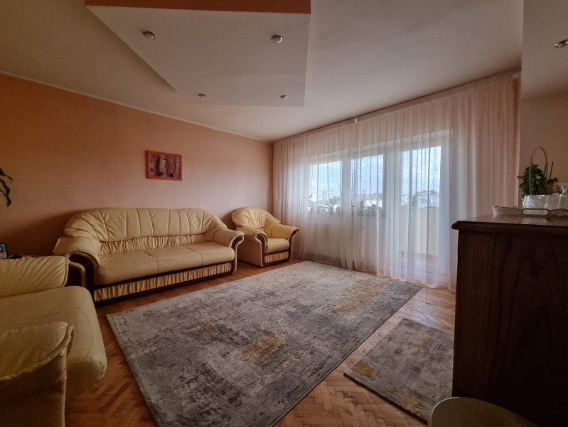 Neagoe Vodă- 3 camere decomandate/două balcoane/priveliște frumoasă 