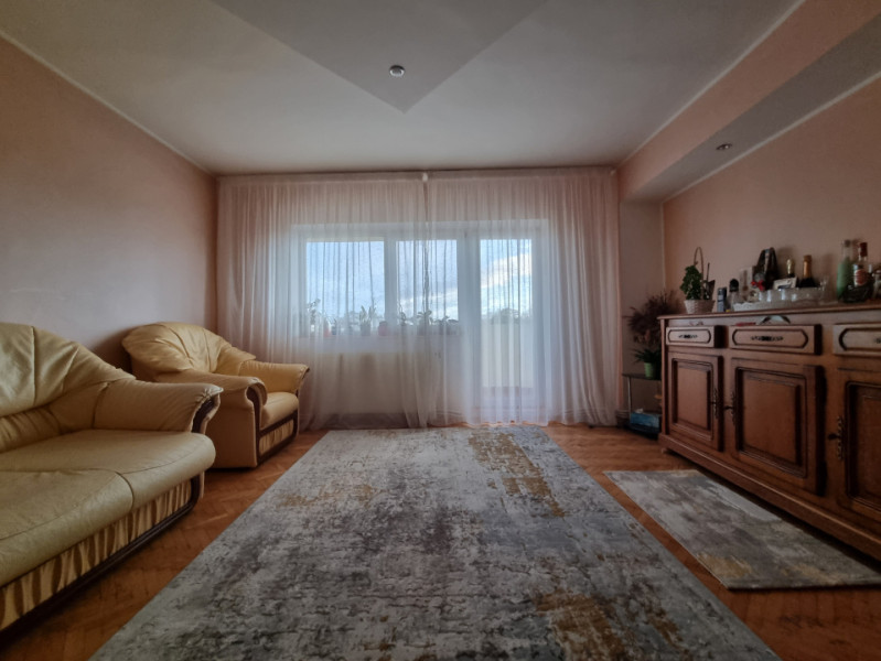 Neagoe Vodă- 3 camere decomandate/două balcoane/priveliște frumoasă 