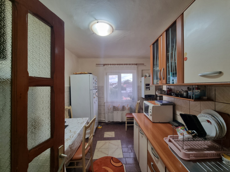 Neagoe Vodă- 3 camere decomandate/două balcoane/priveliște frumoasă 