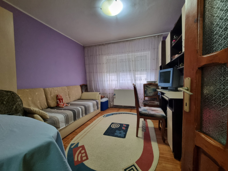 Neagoe Vodă- 3 camere decomandate/două balcoane/priveliște frumoasă 