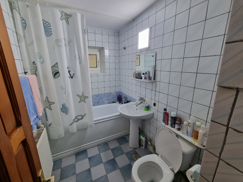 Neagoe Vodă- 3 camere decomandate/două balcoane/priveliște frumoasă 