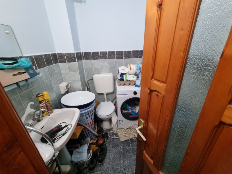 Neagoe Vodă- 3 camere decomandate/două balcoane/priveliște frumoasă 