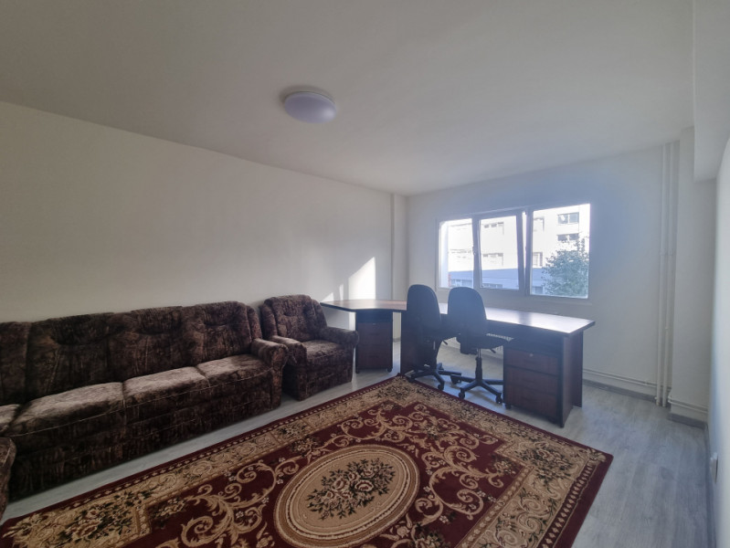 Insula de Agrement- 3 camere decomandate/două băi/etaj 1/renovat 