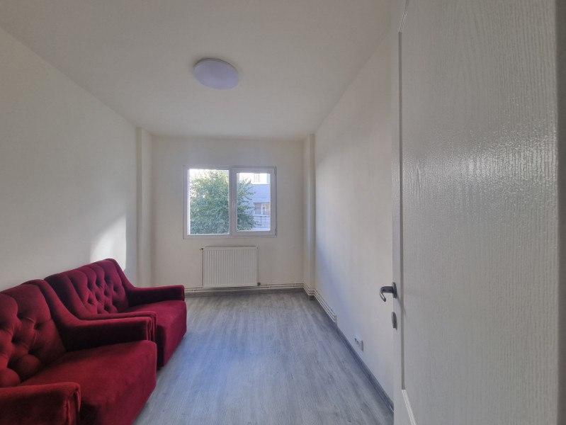 Insula de Agrement- 3 camere decomandate/două băi/etaj 1/renovat 