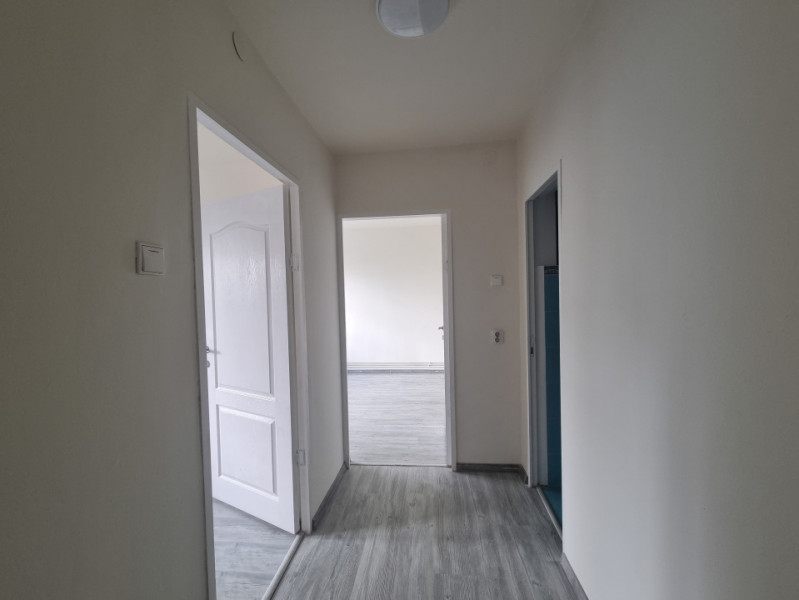 Insula de Agrement- 3 camere decomandate/două băi/etaj 1/renovat 