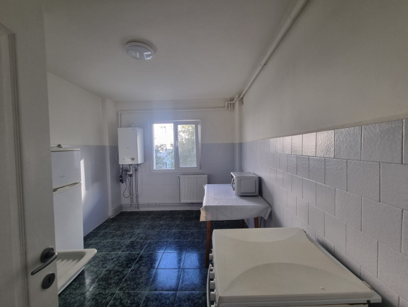 Insula de Agrement- 3 camere decomandate/două băi/etaj 1/renovat 