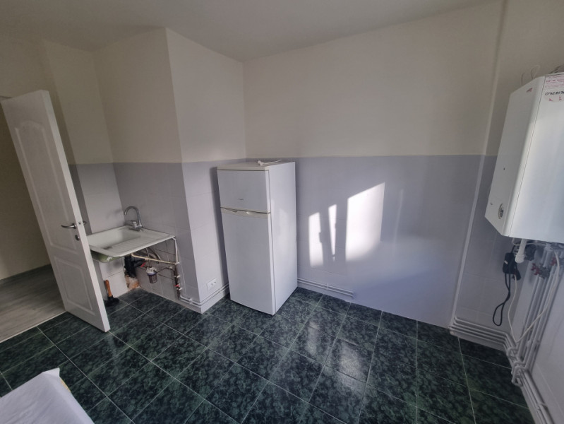 Insula de Agrement- 3 camere decomandate/două băi/etaj 1/renovat 