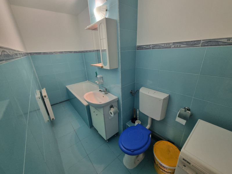 Insula de Agrement- 3 camere decomandate/două băi/etaj 1/renovat 
