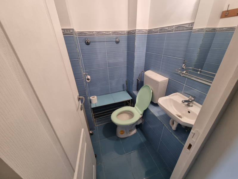 Insula de Agrement- 3 camere decomandate/două băi/etaj 1/renovat 