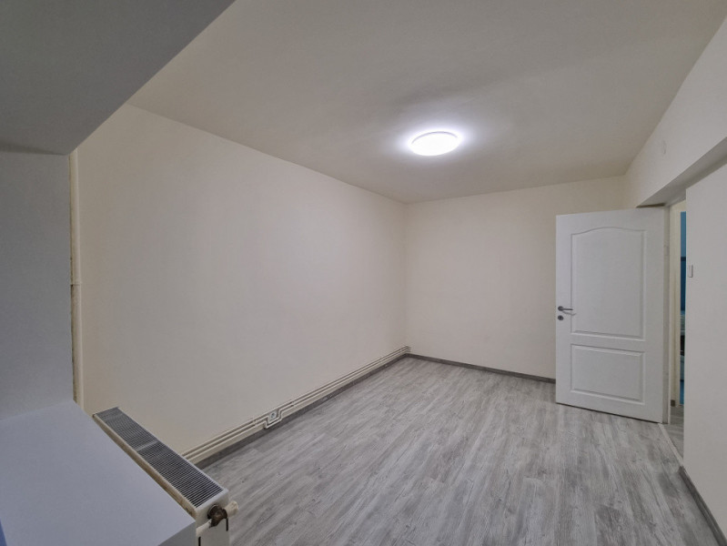 Apartament 3 camere decomandate la etajul 1, Insula de Agrement Bacau 