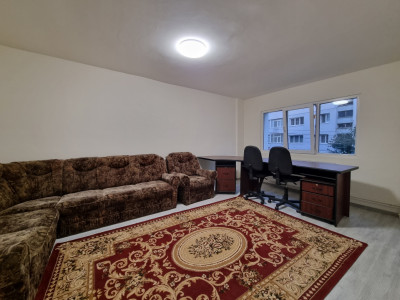 Insula de Agrement- 3 camere decomandate/două băi/etaj 1/renovat 