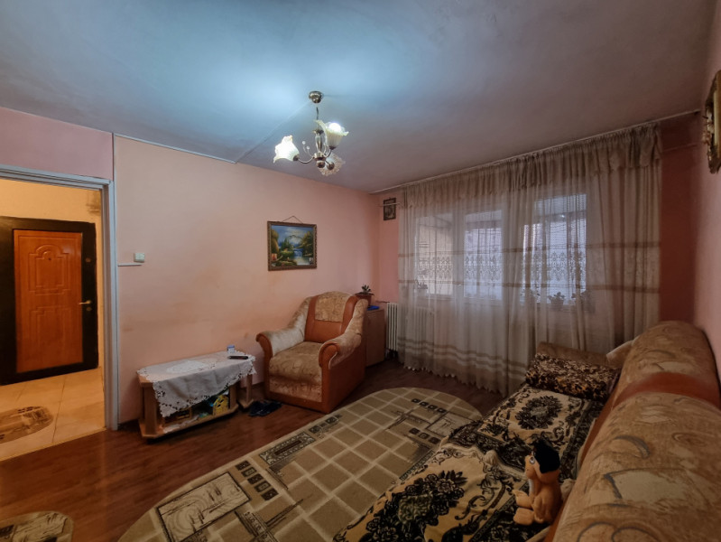 Mioriţei- spre Banca Națională- 2 camere cu îmbunătățiri medii, liber 