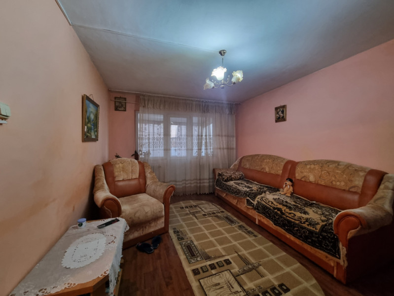 Mioriţei- spre Banca Națională- 2 camere cu îmbunătățiri medii, liber 