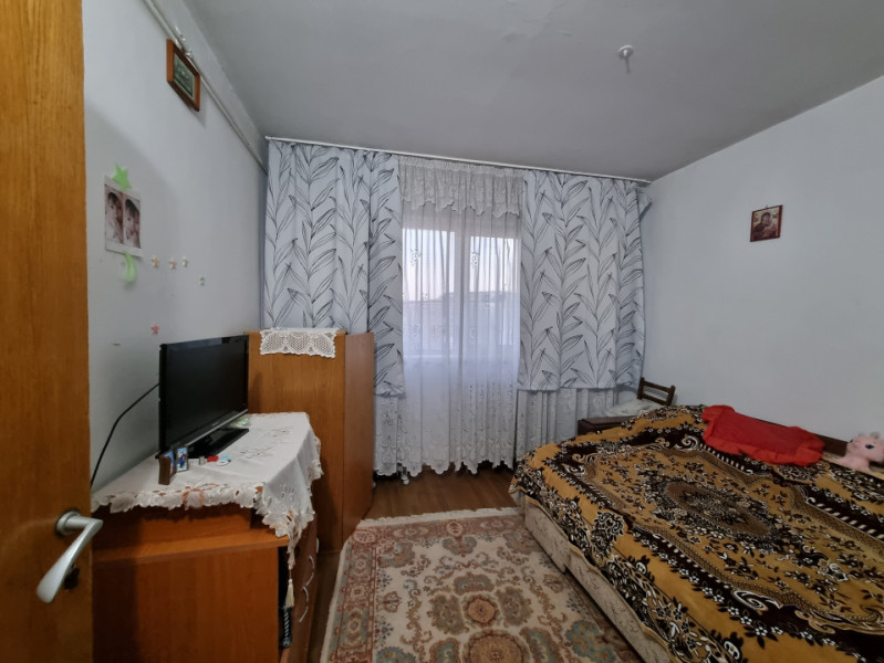 Mioriţei- spre Banca Națională- 2 camere cu îmbunătățiri medii, liber 