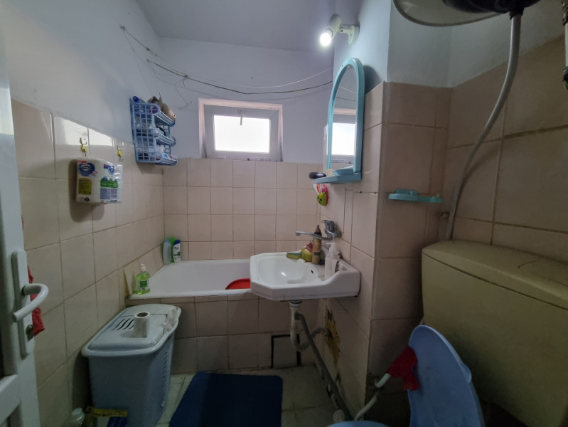 Mioriţei- spre Banca Națională- 2 camere cu îmbunătățiri medii, liber 