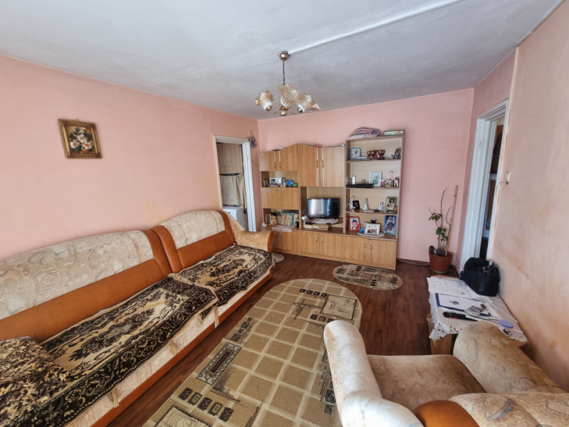 Mioriţei- spre Banca Națională- 2 camere cu îmbunătățiri medii, liber 