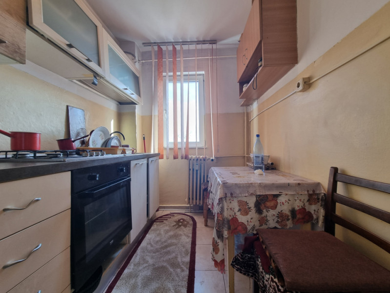 Mioriţei- spre Banca Națională- 2 camere cu îmbunătățiri medii, liber 