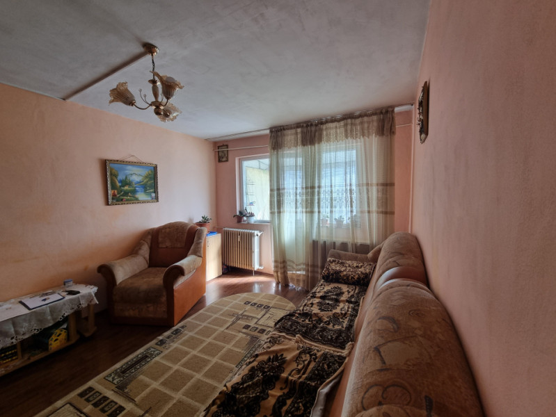 Mioriţei- spre Banca Națională- 2 camere cu îmbunătățiri medii, liber 